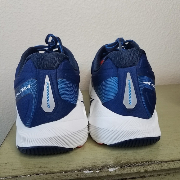 ALTRA Men's Paradigm 6 Sneakers - Picture 4 of 9